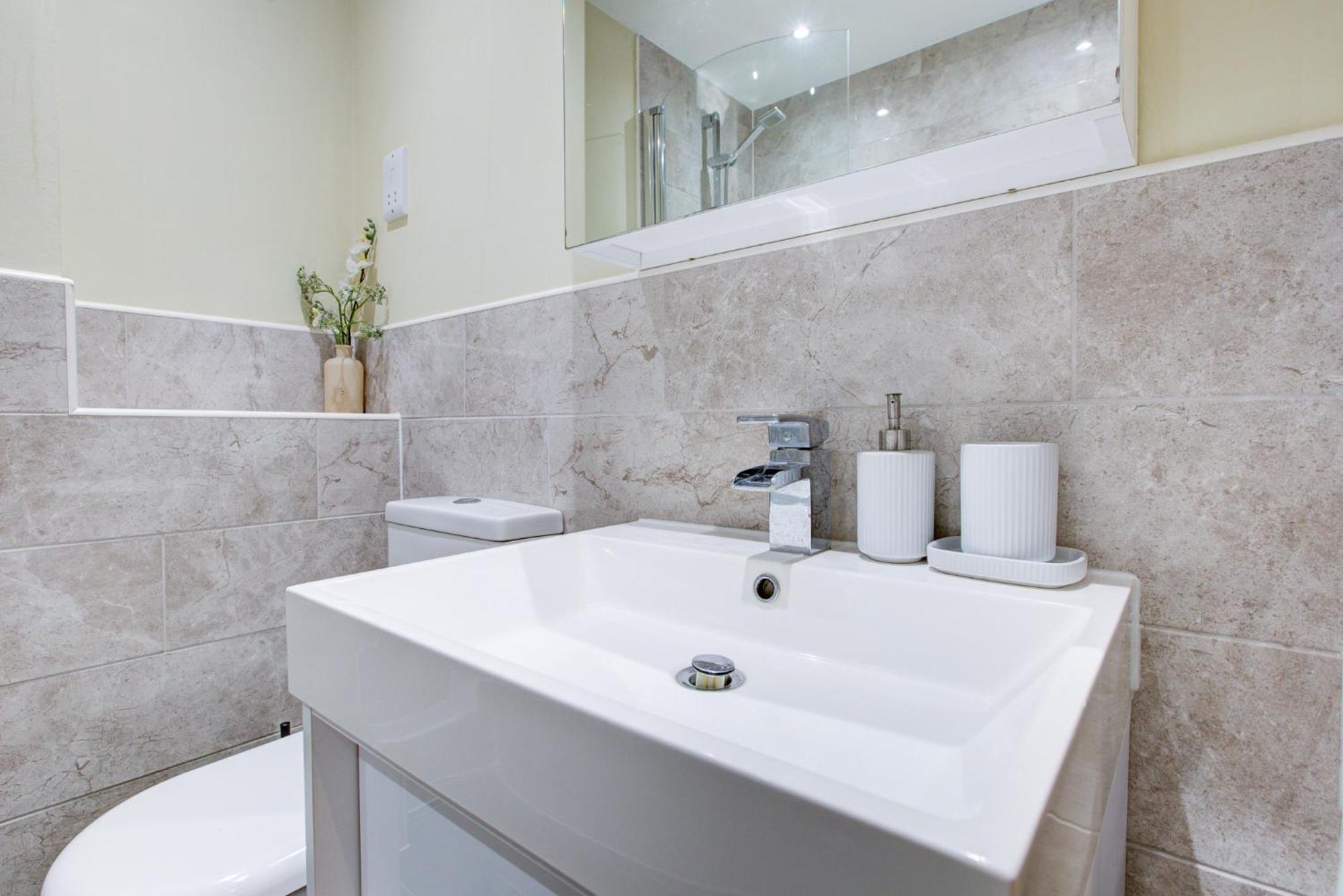 Spacious & Modern 2 Bed Sleeps 5 In Walthamstow لندن المظهر الخارجي الصورة